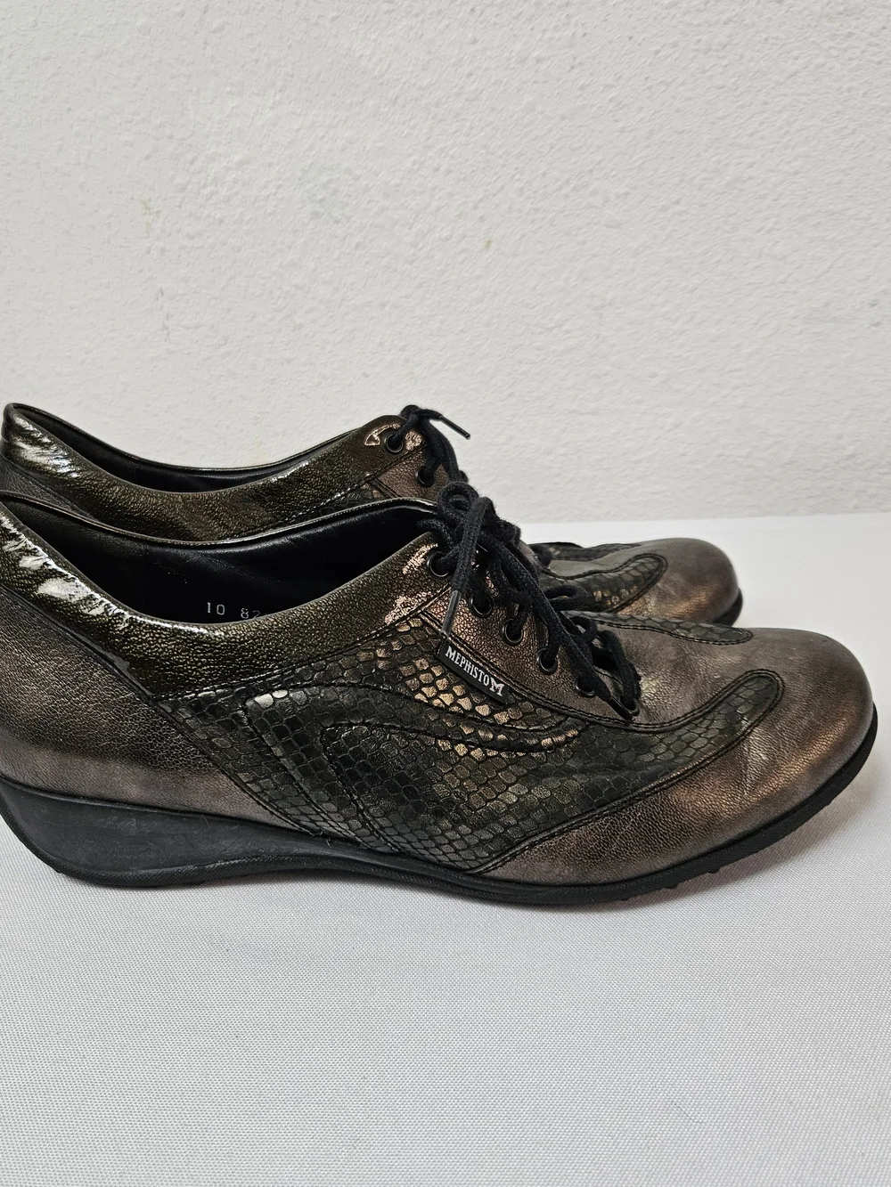 Mephisto Women's Metallic Olive Lace-Up Comfort Shoes Size 8.5